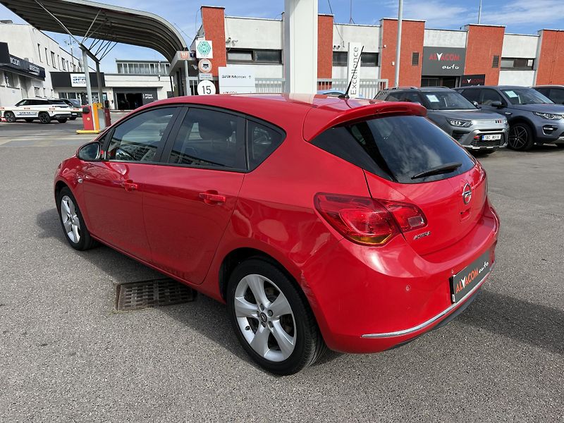 Opel Astra 1.4 88kw - fotka 8 z 42