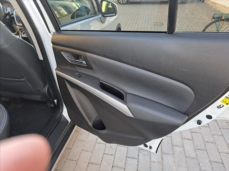 Suzuki SX4 S-Cross 1,6 DDiS - fotka 52 z 58