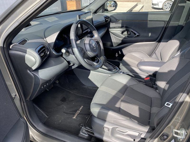 Toyota Yaris Cross 1.5HEV, ČR, Adventure, 4x4 - fotka 11 z 30
