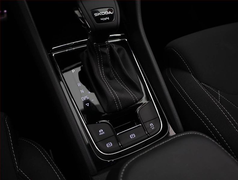 Škoda Karoq (2025) 2.0 TDI, 4X4, Navigace - fotka 12 z 21