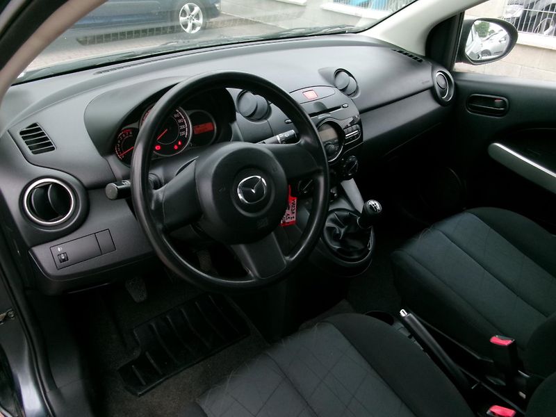 Mazda 2 (2012) 1,3i KLIMA 1.MAJ - fotka 21 z 26
