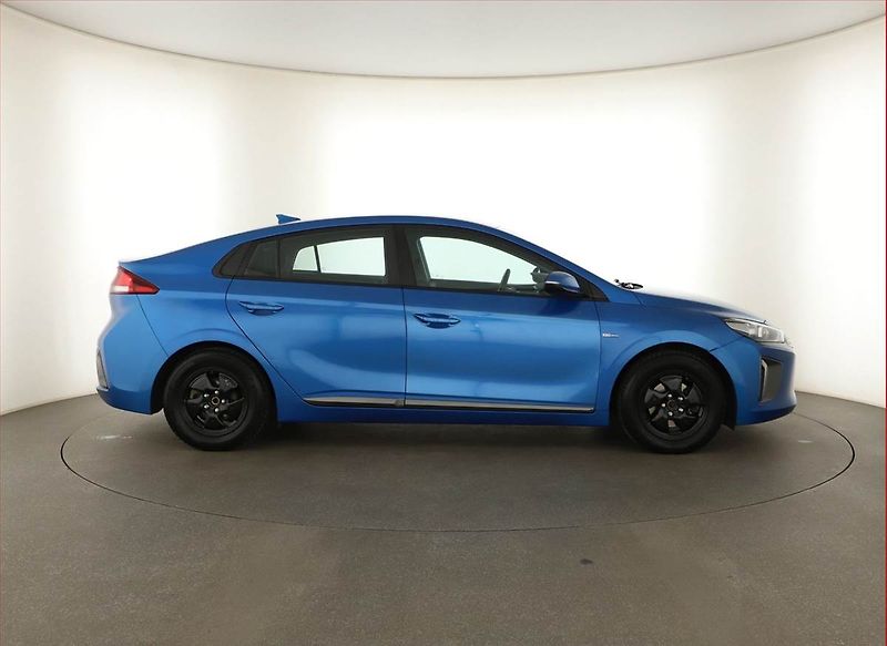 Hyundai Ioniq (2017) Hybrid, Automat, Serv.kniha - fotka 6 z 16