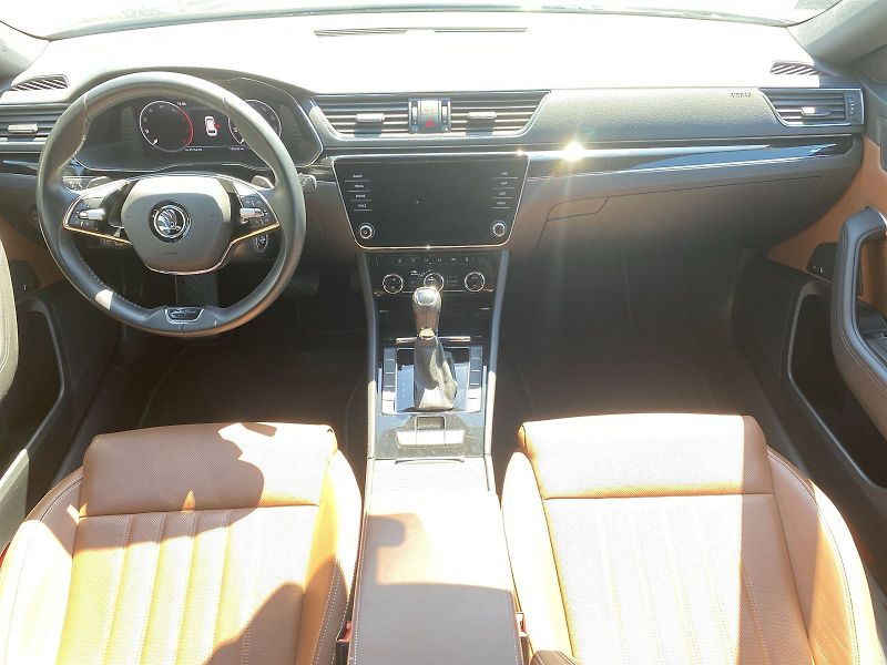 Škoda Superb (2023) Combi 2.0 TDI DSG L&K - fotka 5 z 35