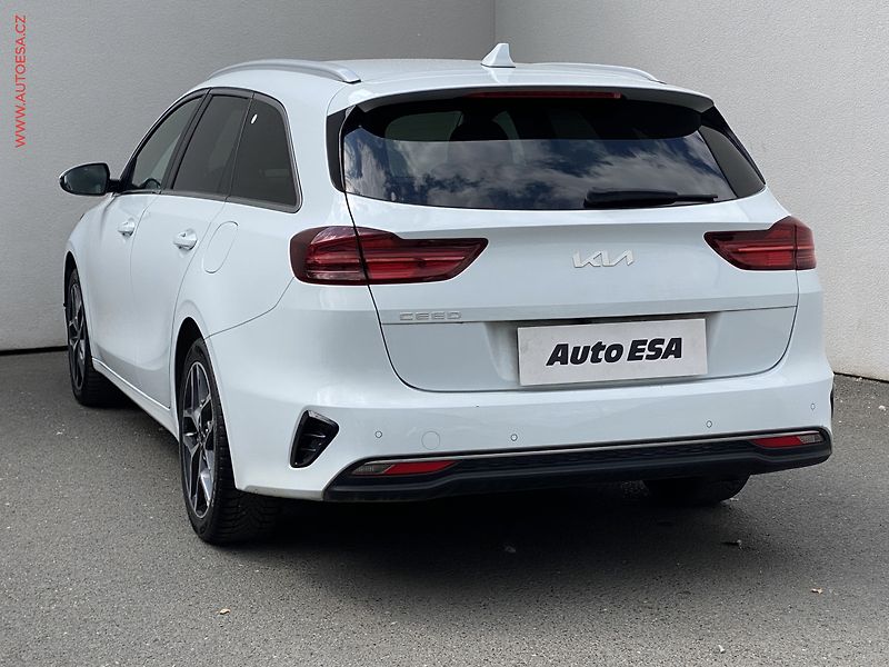 Kia Ceed (2022) 1.5 TGDi SW, ČR, TOP, LED - fotka 6 z 19