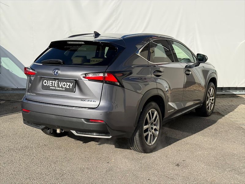 Lexus NX 300h 2,5 Executive Plus, 4x4  NX - fotka 6 z 22