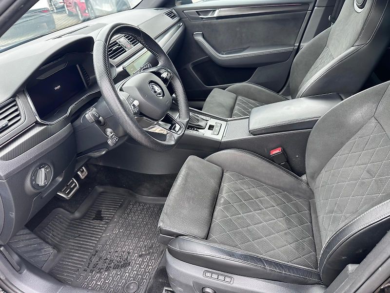 Škoda Superb COMBI 2,0 TDI 4x4 SPORTLINE - fotka 9 z 18