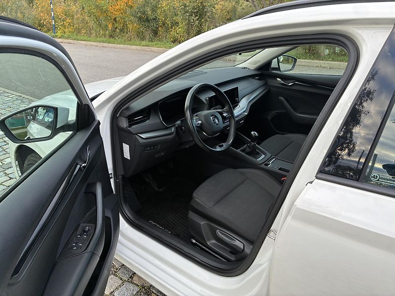 Škoda Octavia IV 2,0 TDI Ambition - fotka 9 z 15