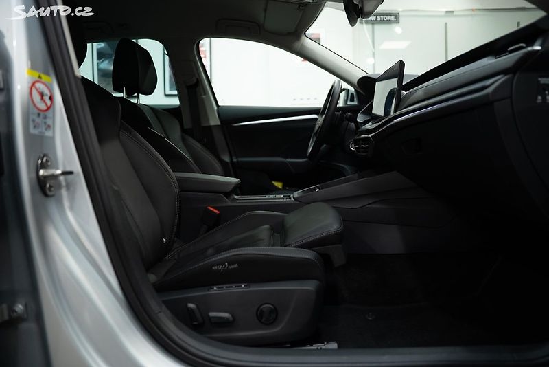Škoda Octavia 2.0 TDI First Edition Ultimate - fotka 7 z 23
