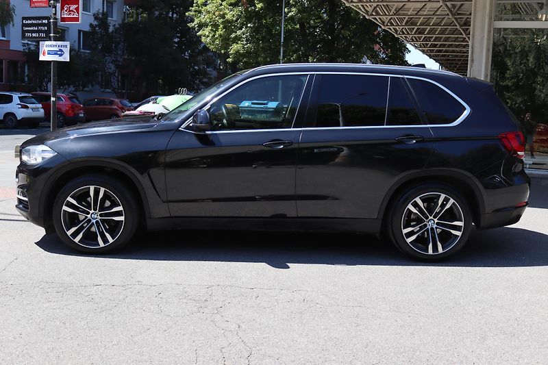 BMW X5 XDRIVE 30D F15 190kW - fotka 15 z 50