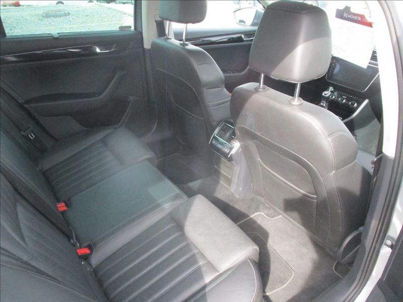 Škoda Superb 2,0 TDi,L&K,PANORAMA,DPH,CZ, - fotka 10 z 50