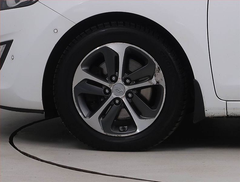 Hyundai i30 (2015) 1.6 CRDi, Serv.kniha, Navi - fotka 14 z 20