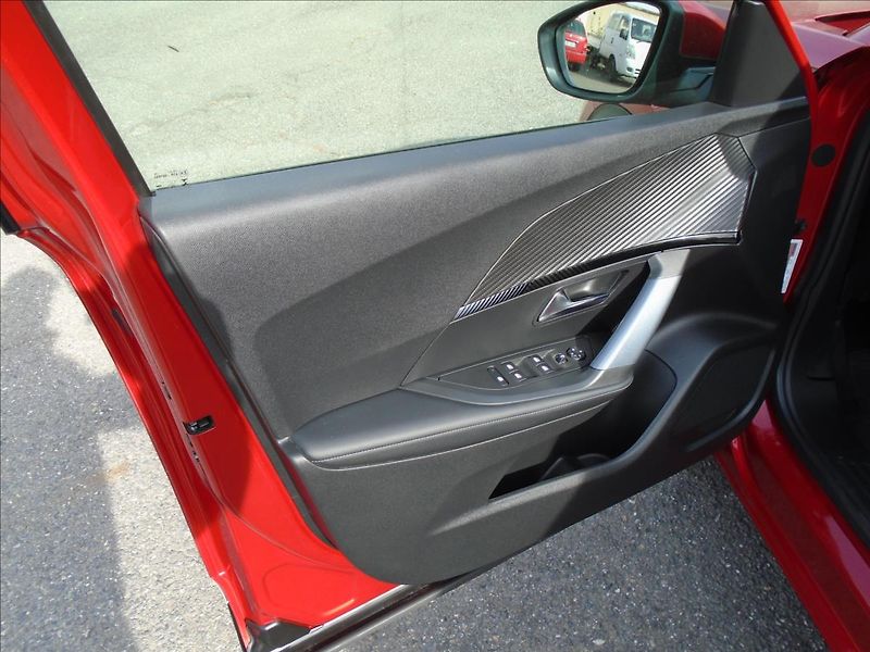 Peugeot 2008 1,2 - fotka 10 z 30