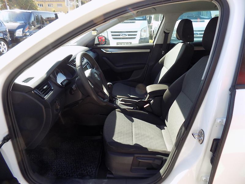 Škoda Octavia 1,6 TDI 81 KW NOVÉ ROZVODY!!! - fotka 17 z 38
