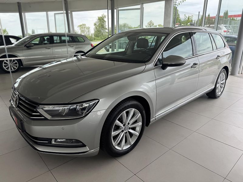 Volkswagen Passat 2,0TDI DSG*Highline*REZERVACE! - fotka 2 z 32