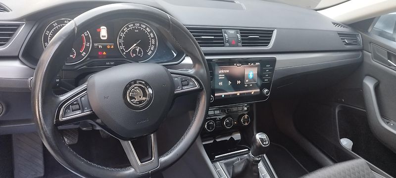 Škoda Superb 1.4TSi, 4x4 volat-608 081 843 - fotka 12 z 14