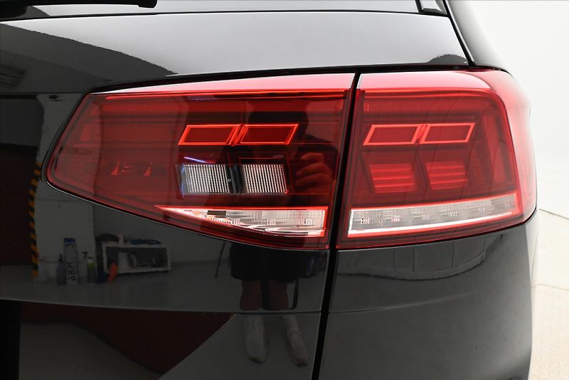 Volkswagen Passat 2,0 TDI 147kW DSG Business Zár - fotka 31 z 32