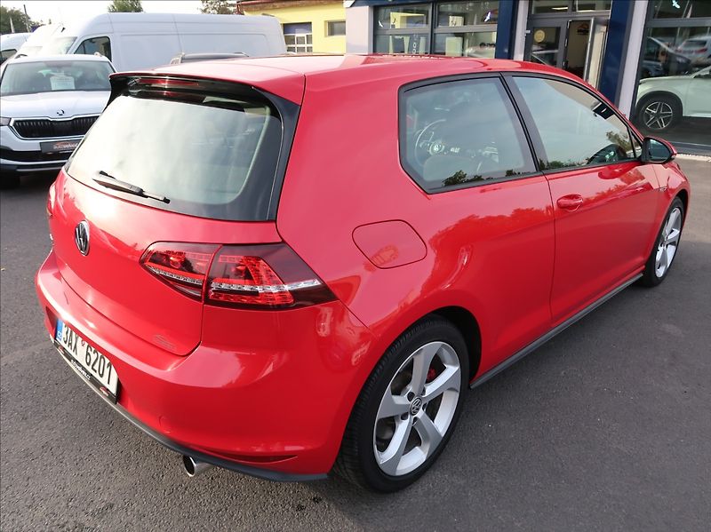 Volkswagen Golf 2,0 TSi,162kW,GTI,NovéČR - fotka 3 z 22