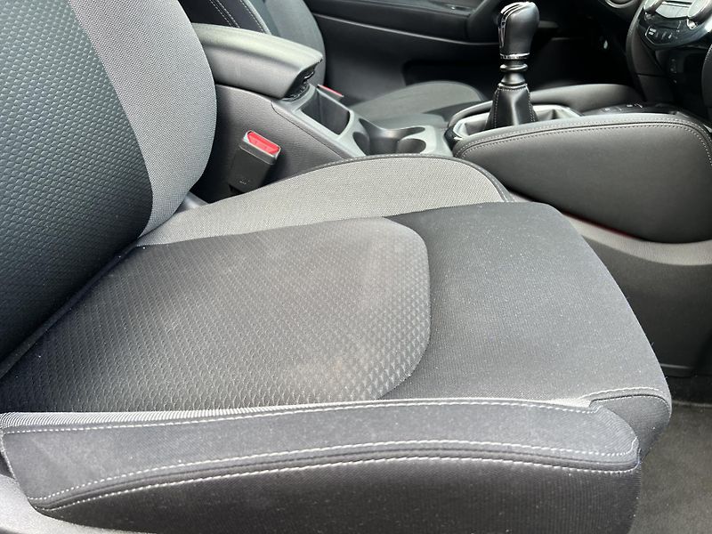 Nissan Qashqai 1.3DIG-T KAMERA PŮVOD ČR - fotka 32 z 40