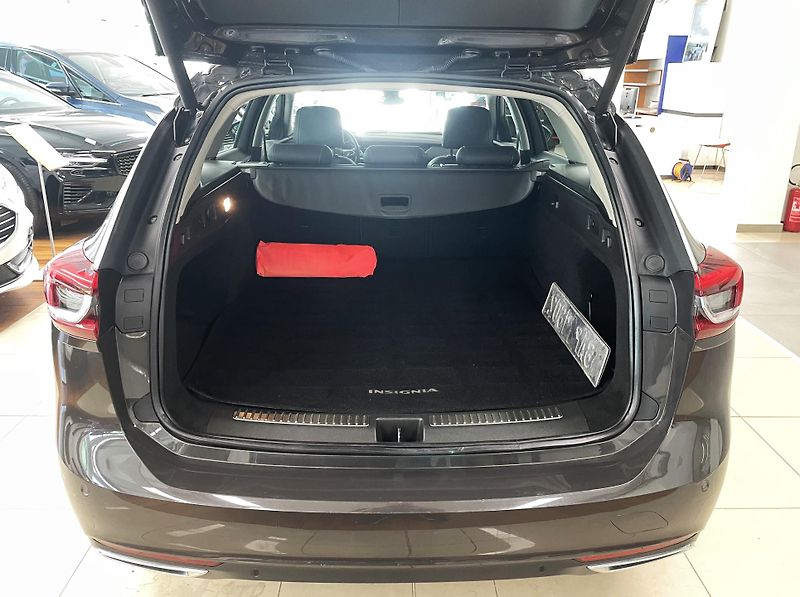 Opel Insignia ST 2,0CDTi 128kW 4X4, ČR - fotka 8 z 30
