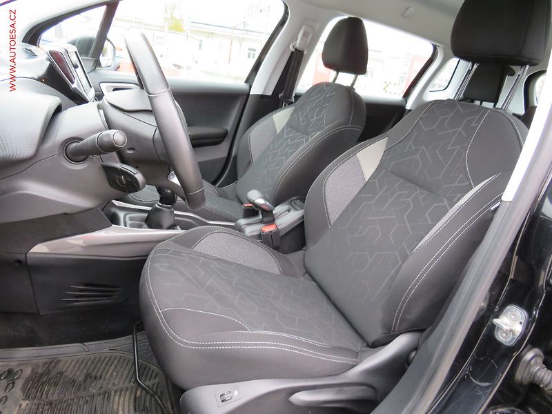 Peugeot 2008 (2017) 1.2PT, ČR, Active - fotka 9 z 28