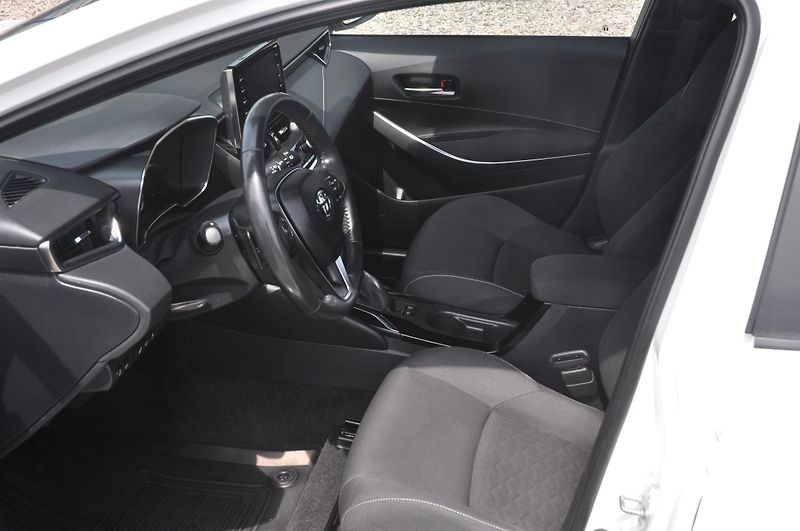 Toyota Corolla 2.0 Hybrid 112kW KOMBI - fotka 6 z 17