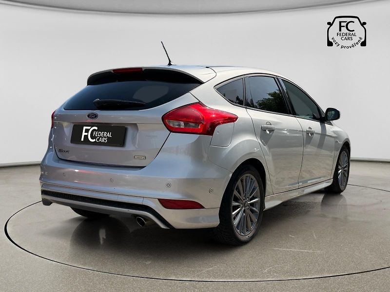 Ford Focus ST-Line 1.5 EcoBoost 110kW - fotka 5 z 26