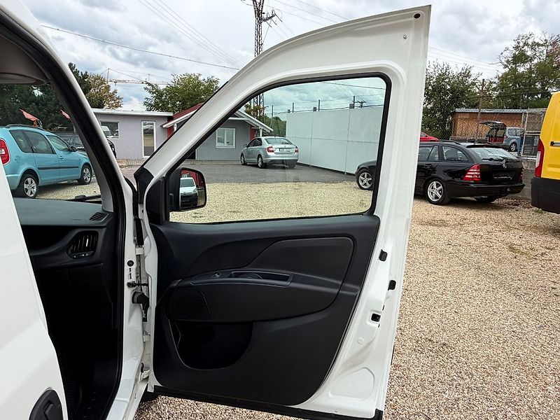 Fiat Dobló 1.6MTJ *77kW*1.Maj*Prav.Servis - fotka 16 z 26