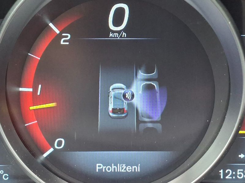 Volvo V40 (2012) 2.0D3 110kW AUT -1.MAJITEL - fotka 20 z 38