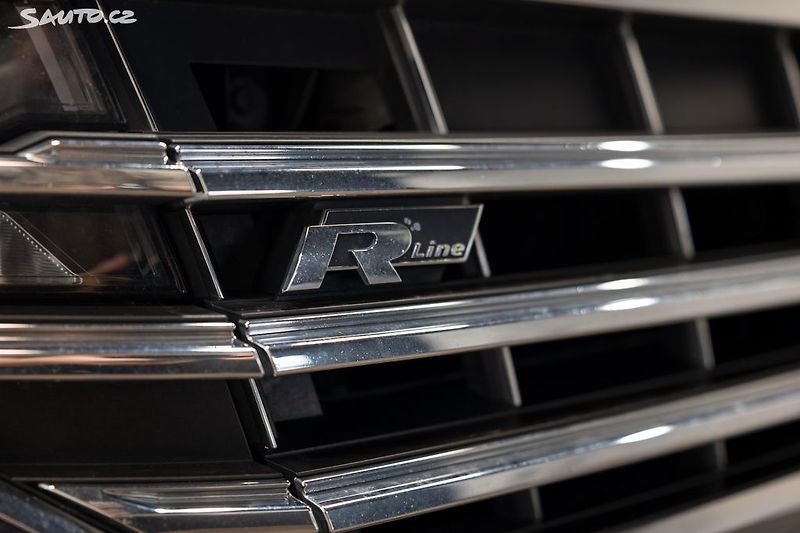 Volkswagen Touareg R-Line 3.0 TDI 210 kW - fotka 45 z 50