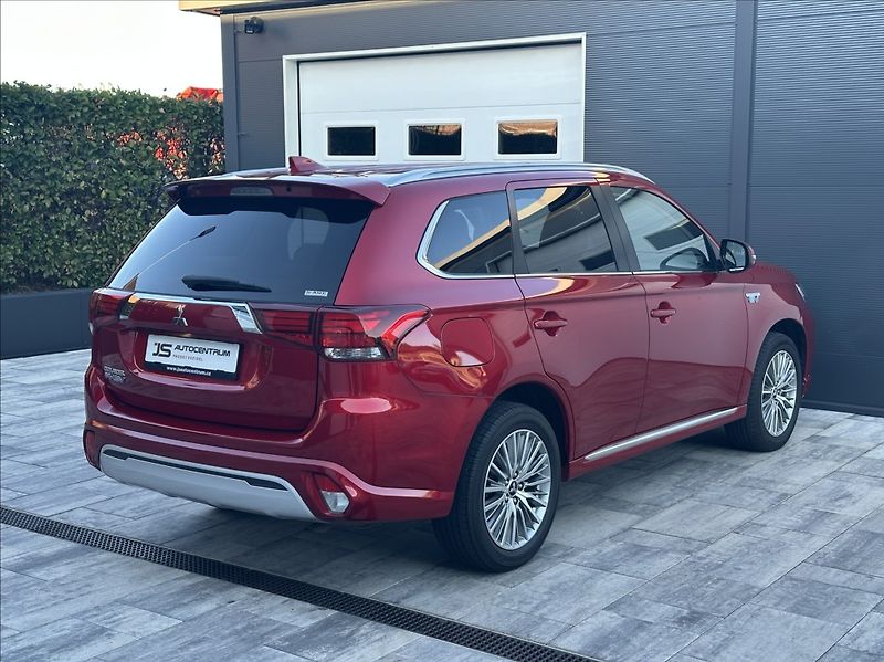 Mitsubishi Outlander 2,4 PHEV 224PS  Diamant 4x4 A/ - fotka 7 z 58