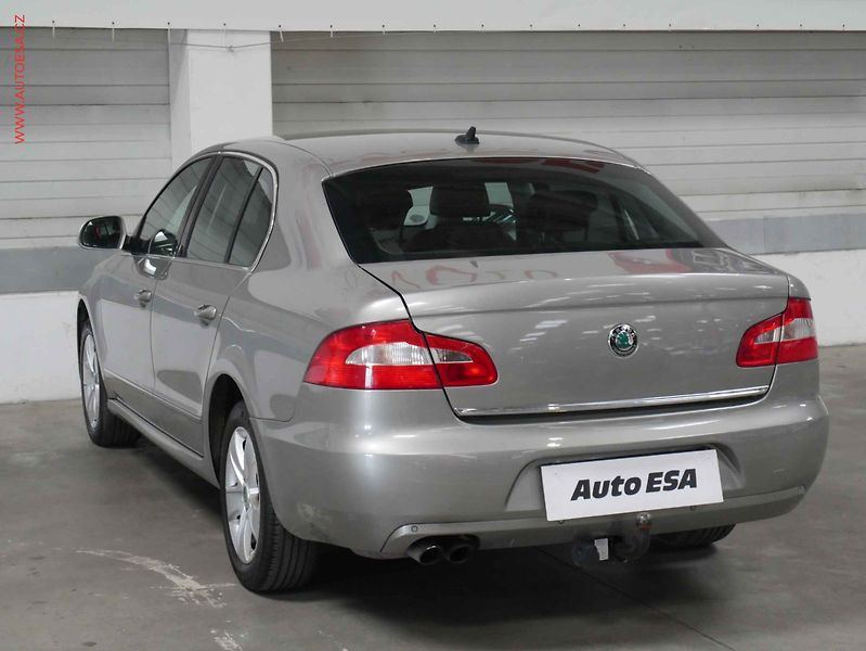 Škoda Superb (2012) 2.0 TDi, Elegance, DSG, kůže - fotka 4 z 22