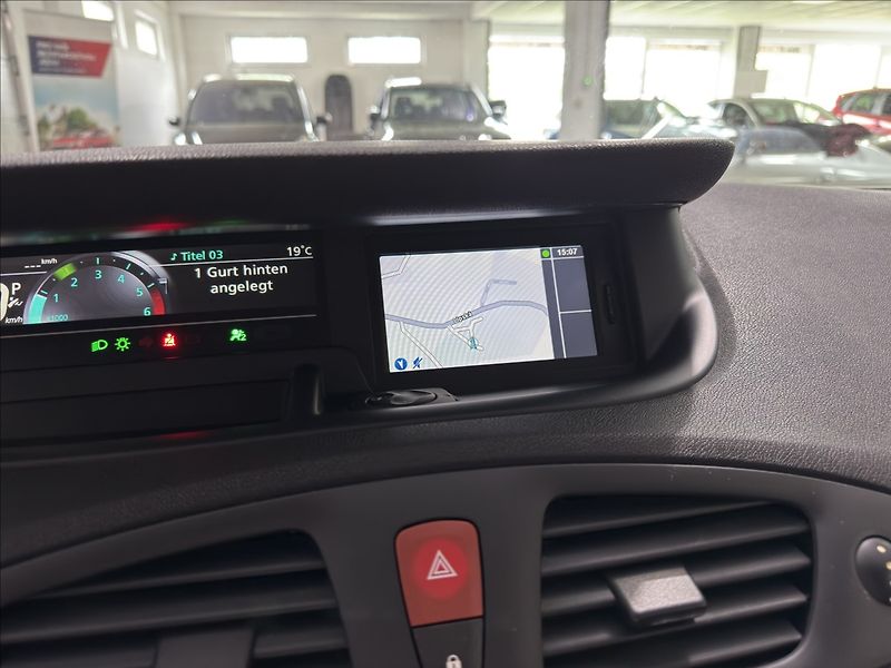 Renault Grand Scénic 1,5   DCI AUTOMAT NAVI ČIDLA - fotka 13 z 36