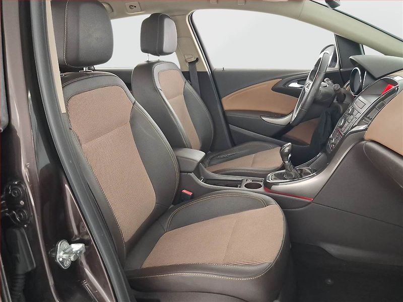 Opel Astra (2013) Cosmo 1.4 T, Serv.kniha - fotka 9 z 20