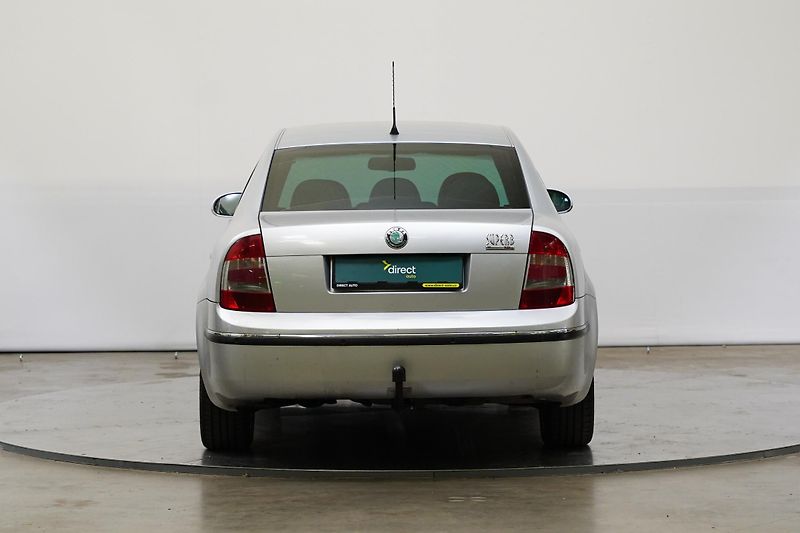 Škoda Superb - fotka 6 z 25
