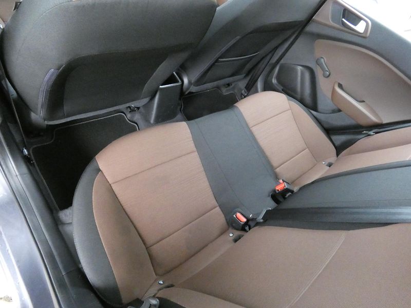 Hyundai i20 1,2 /55kW - fotka 26 z 30