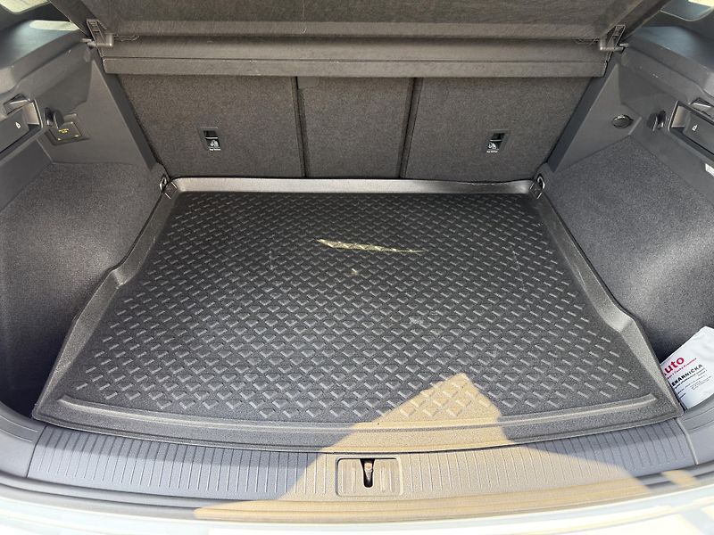 Volkswagen Tiguan R-Line 2,0 TSi/180kW 4x4 DSG - fotka 77 z 114