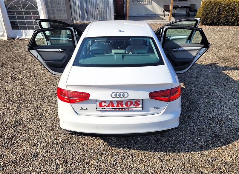 Audi A4 2,0 TDI,S-line,navi,výhřev,xen - fotka 34 z 41