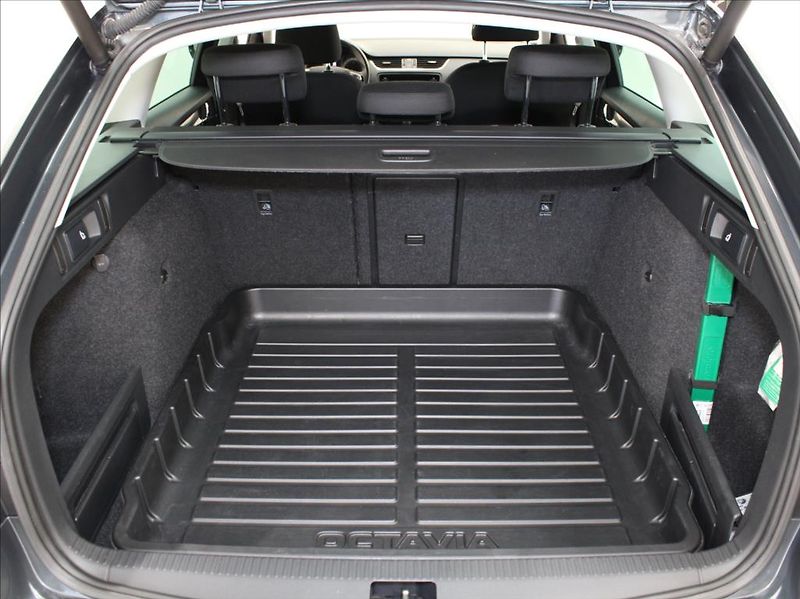 Škoda Octavia 2,0 TDi 135kW DSG 4x4 Style - fotka 25 z 27