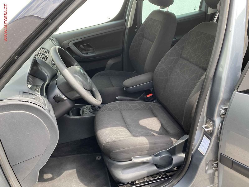 Škoda Roomster (2012) 1.2 TSi, Family, DSG - fotka 9 z 16