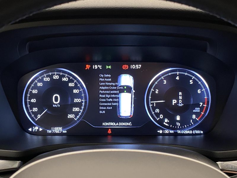 Volvo V60 CC B5 AWD MOMENTUM AUT - fotka 26 z 53