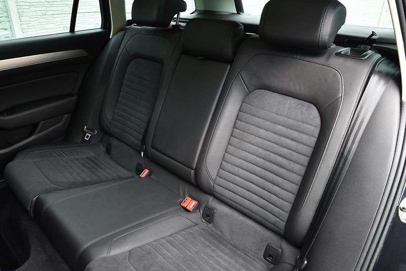 Volkswagen Passat 2.0 TDi CR HIGHLINE, NAVI, LED - fotka 36 z 50
