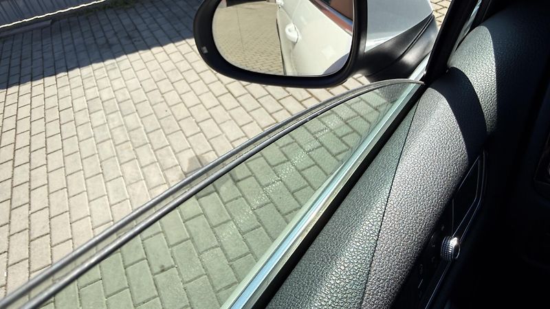Volkswagen Touareg 3.0TDi*193kW*R-LINE*PERLEŤ - fotka 44 z 44