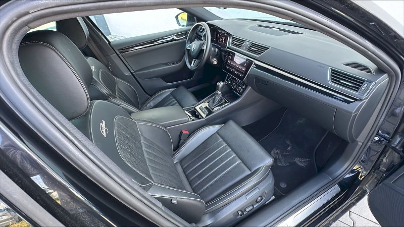 Škoda Superb (2019) COM 4X4GRT L K TD 140/2.0 A7F - fotka 16 z 24
