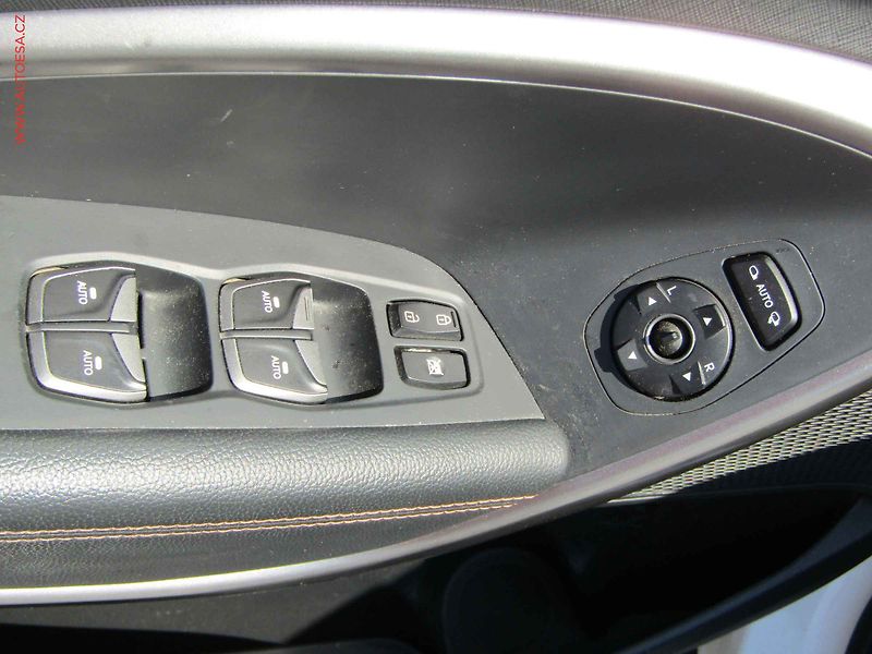 Hyundai Santa Fe (2015) 2.2 CRDi 4x4, AT, panor - fotka 12 z 25
