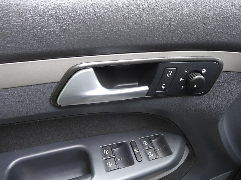 Volkswagen Touran 1.4TSi  Style Plná nádrž - fotka 9 z 13