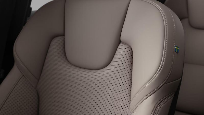 Volvo XC60 (2026) B5 PLUS - fotka 7 z 13