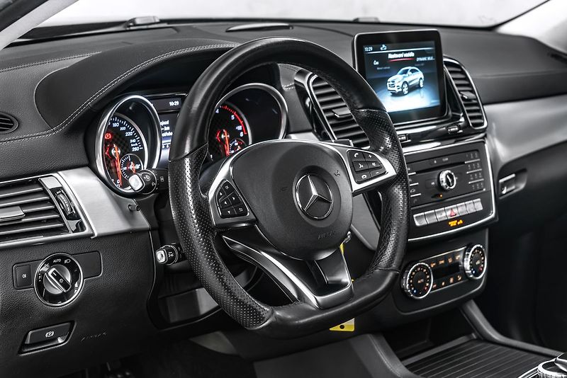 Mercedes-Benz GLE panorama, asistenty - fotka 16 z 23