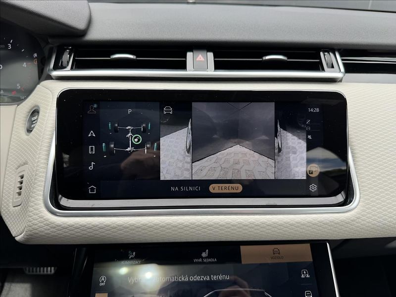 Land Rover Range Rover Velar 3,0 D300 R-DYNAMIC S AWD DPH - fotka 25 z 37