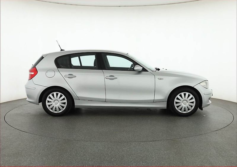 BMW Řada 1 (2009) 116i, po STK, levný provoz - fotka 6 z 14