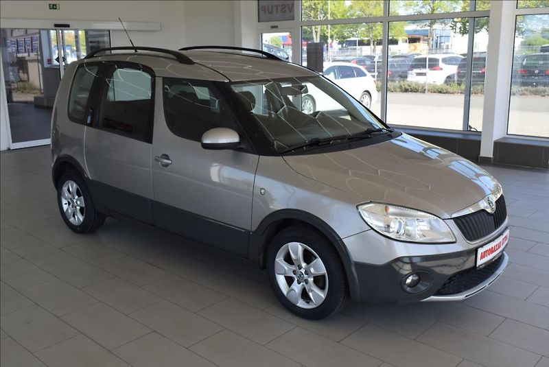 Škoda Roomster 1,2 TSi, 1.maj,SCOUT,digiklima - fotka 3 z 23